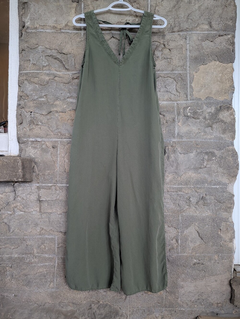 Small Green Bella Dahl V-neck Flowy Wide Leg Crop Jumpsuit Green Boho Tie Neck